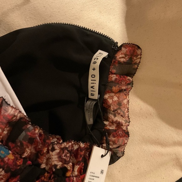 ALICE  +OLIVIA dress NWT sz 6 paisley print with long sleeves and bottom ruffle - Picture 4 of 5